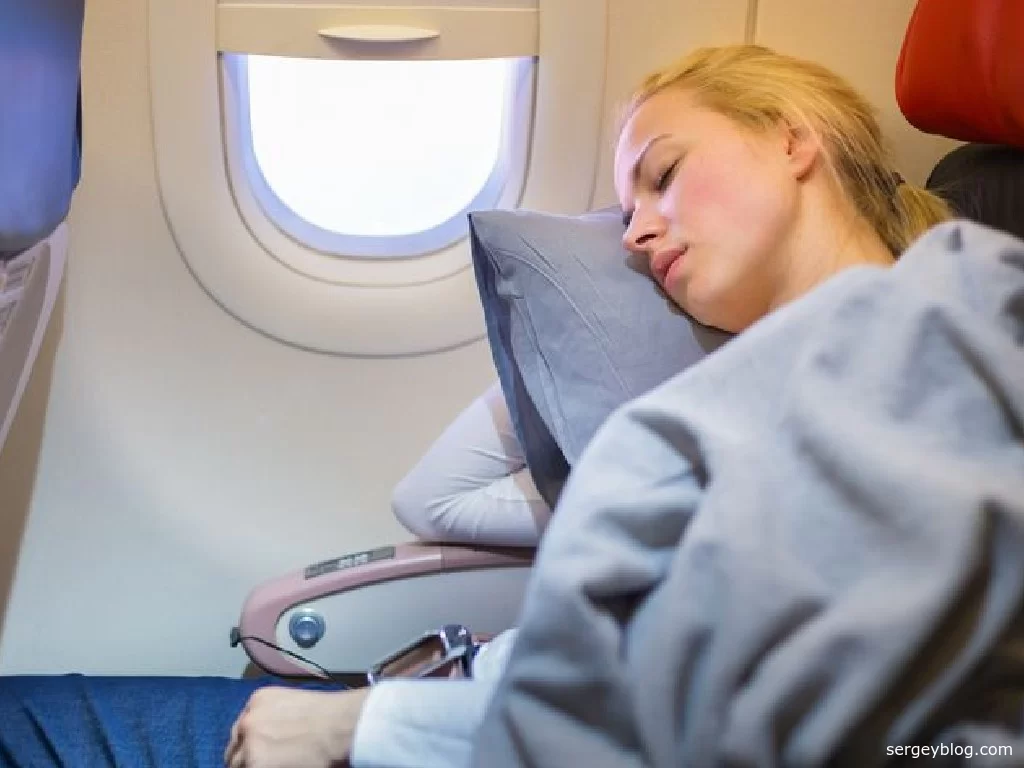 Практические советы как заснуть в самолете